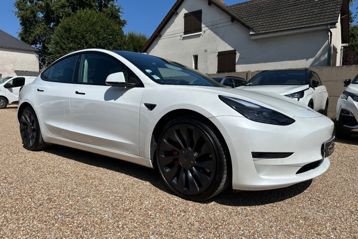 TESLA MODEL 3